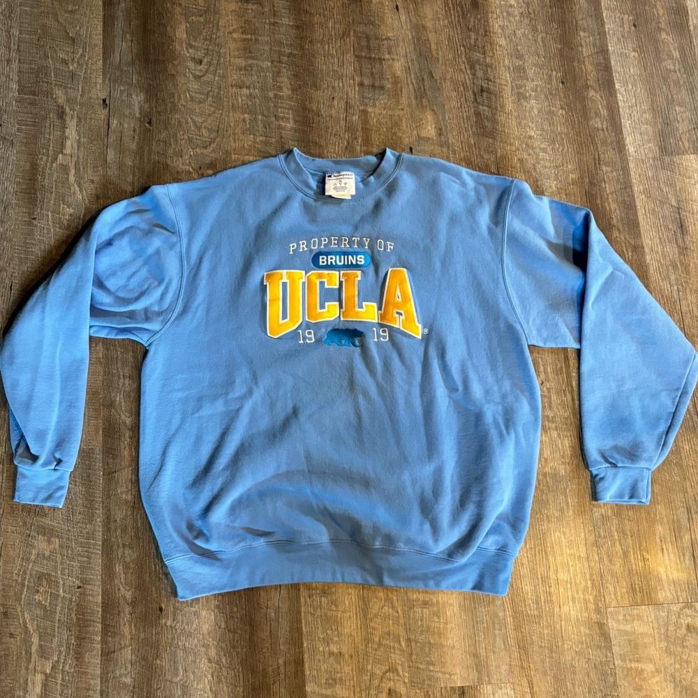 Like New! Men’s Champion XL UCLA Sweatshirt